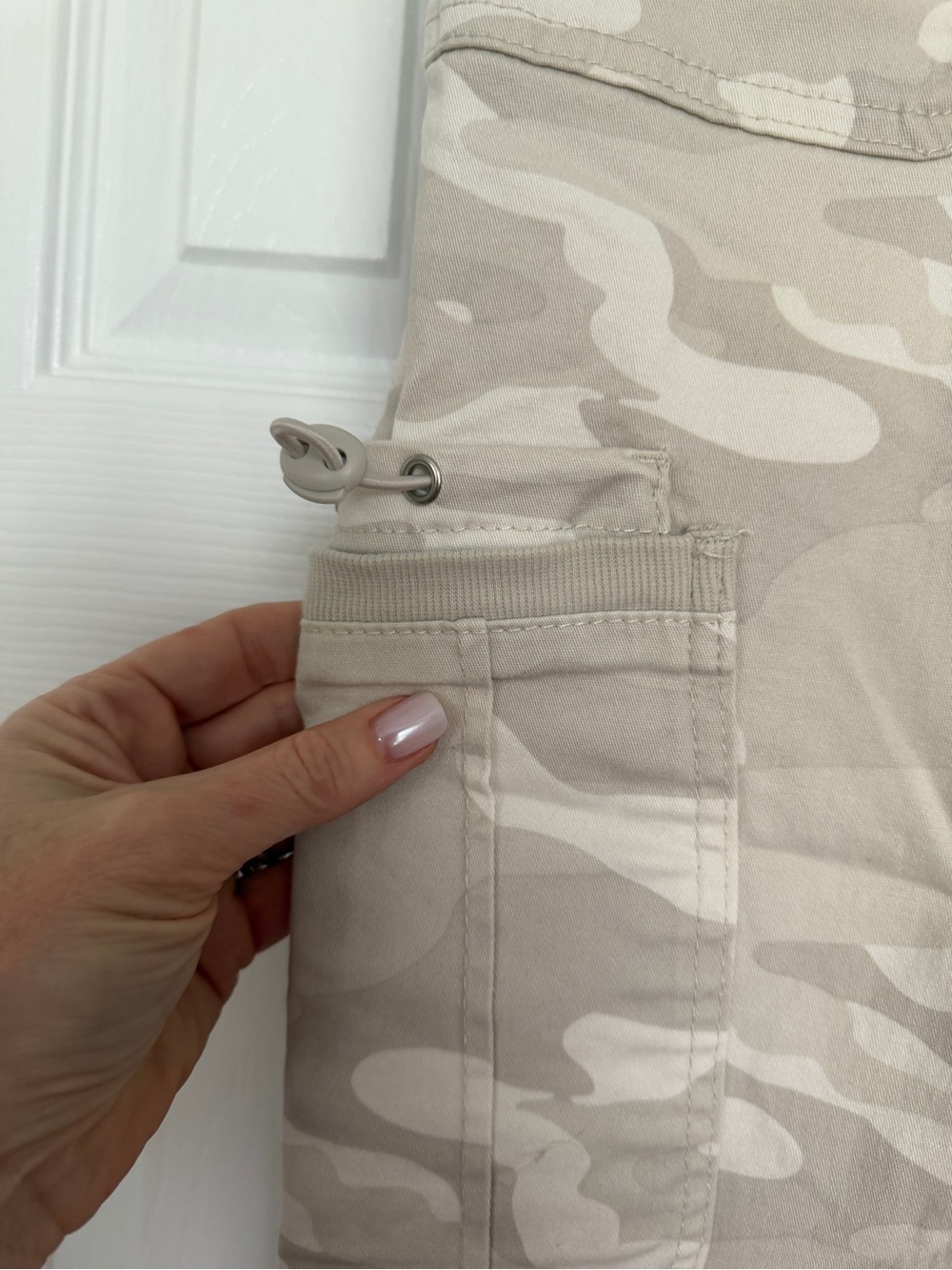 Democracy High Rise Camo Utility Pants Size 4 - Picture 5 of 9